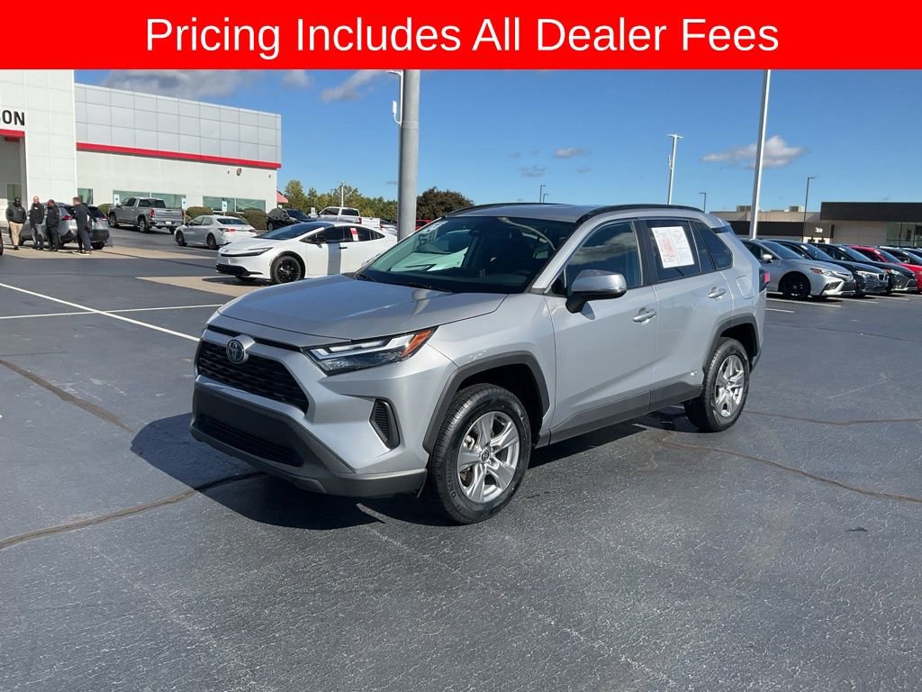 Used 2024 Toyota RAV4 XLE AWD/4WD image 1