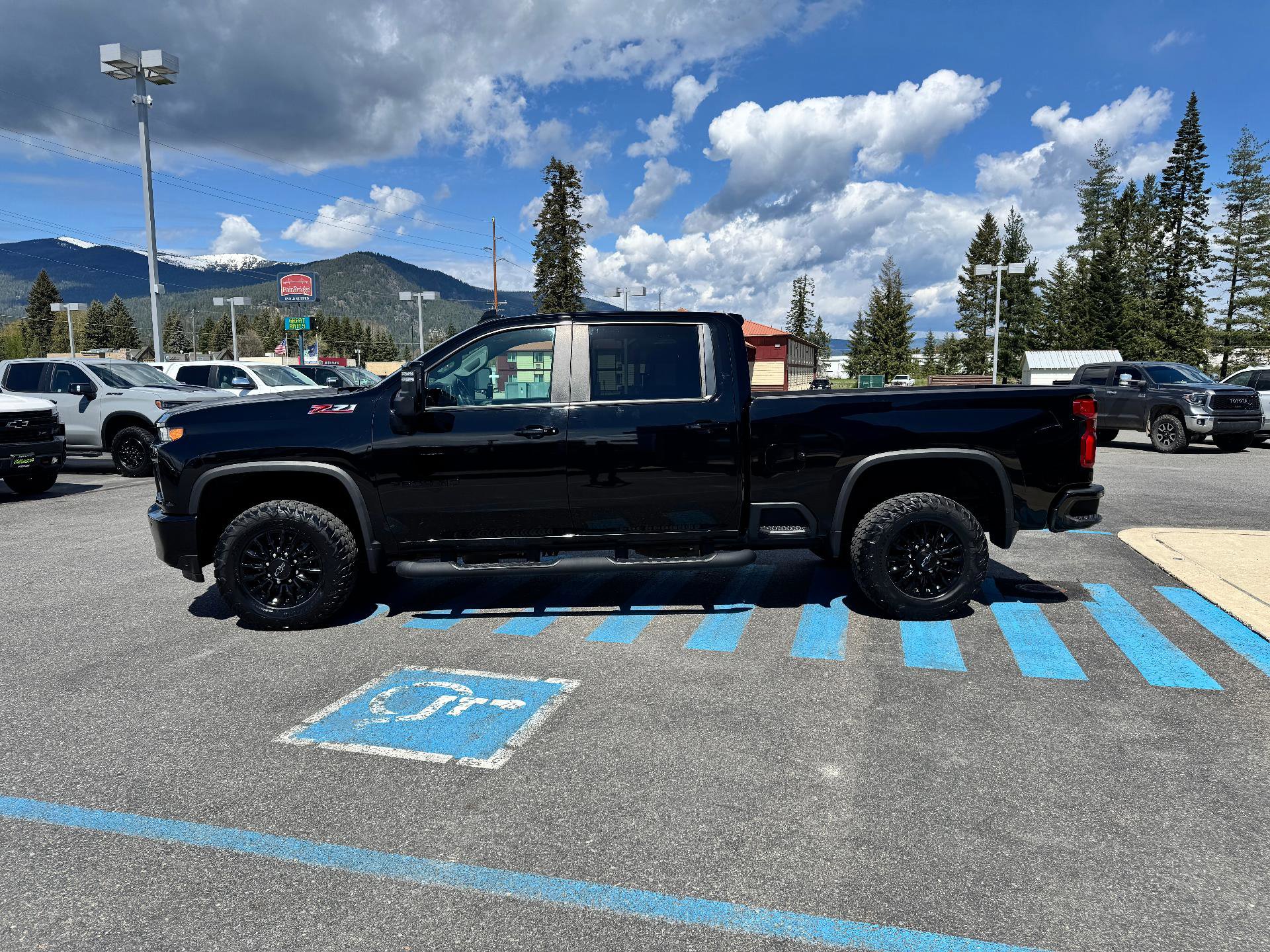 Used 2022 Chevrolet Silverado 2500 LTZ w/ LTZ Plus Package AWD/4WD image 4