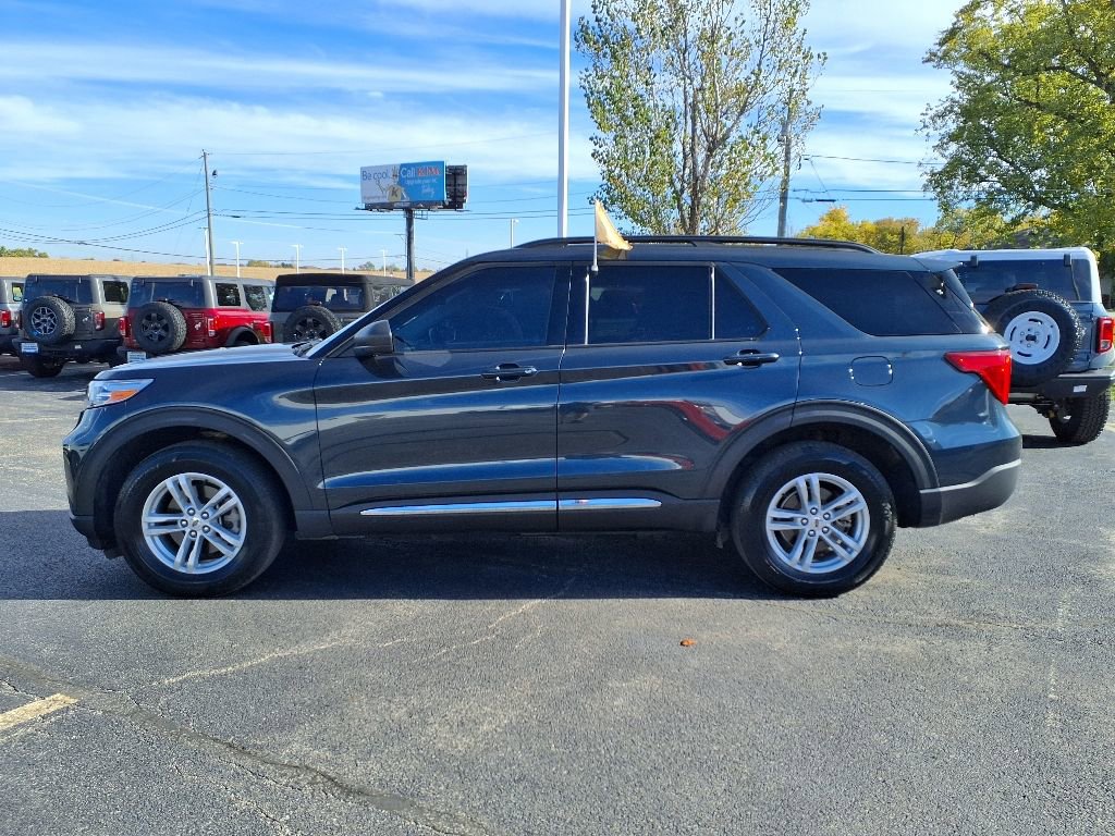 Certified 2023 Ford Explorer XLT w/ Class IV Trailer Tow Package image 3