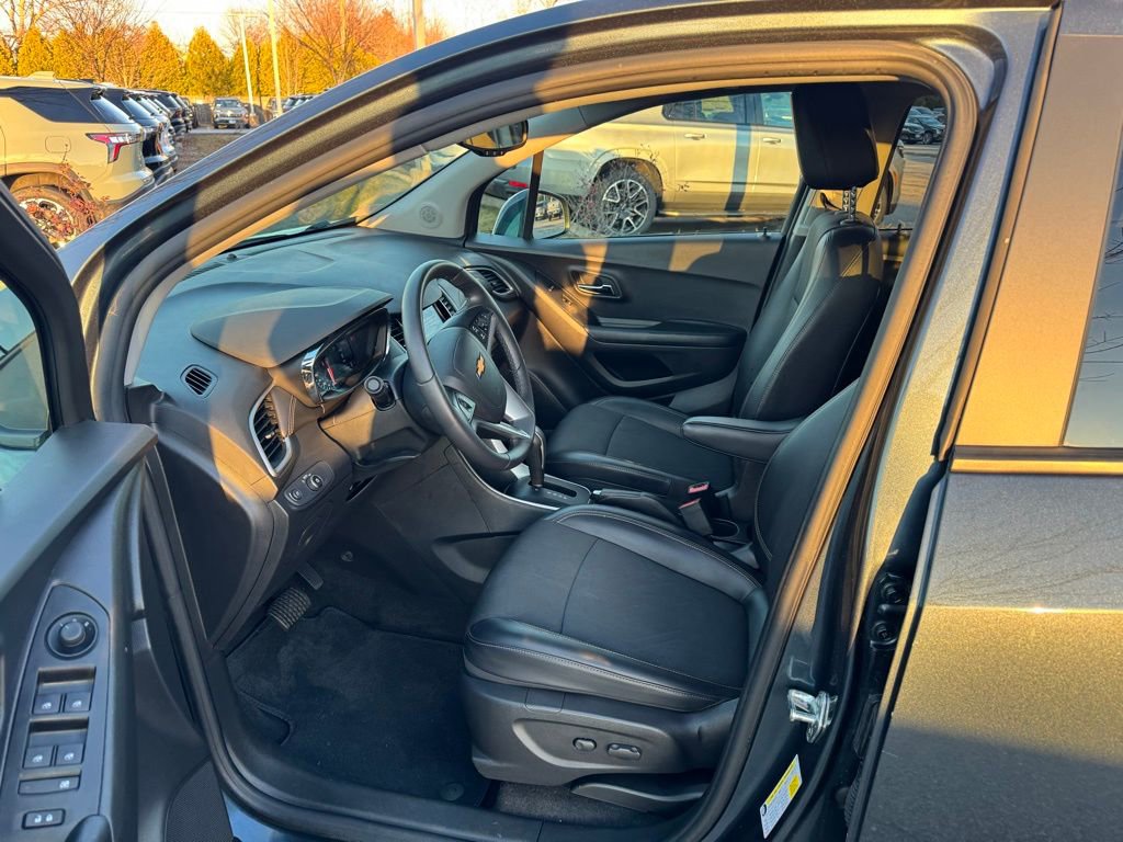 Used 2021 Chevrolet Trax LT w/ Driver Confidence Package image 11