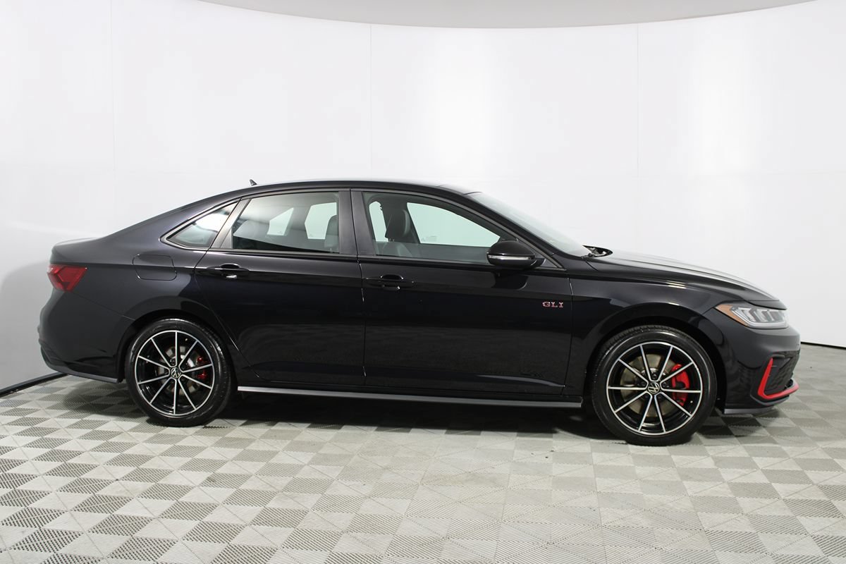 Used 2025 Volkswagen Jetta GLI Autobahn FWD image 34