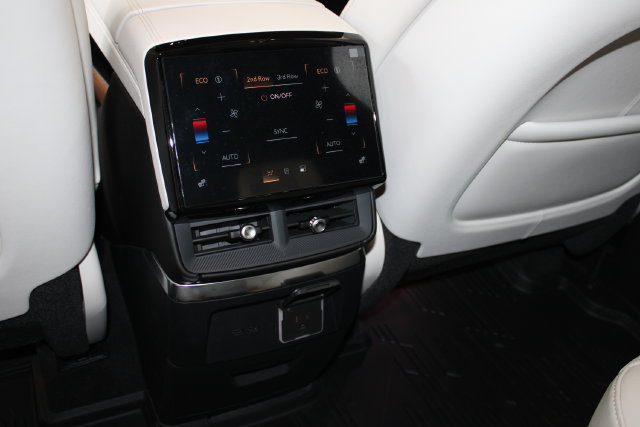 New 2027 Cadillac Vistiq Premium Luxury w/ LPO, Floor Liner Package AWD/4WD image 15