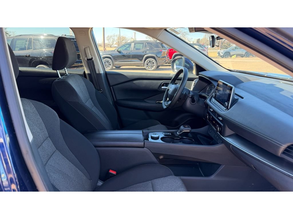 Used 2025 Nissan Rogue SV image 13