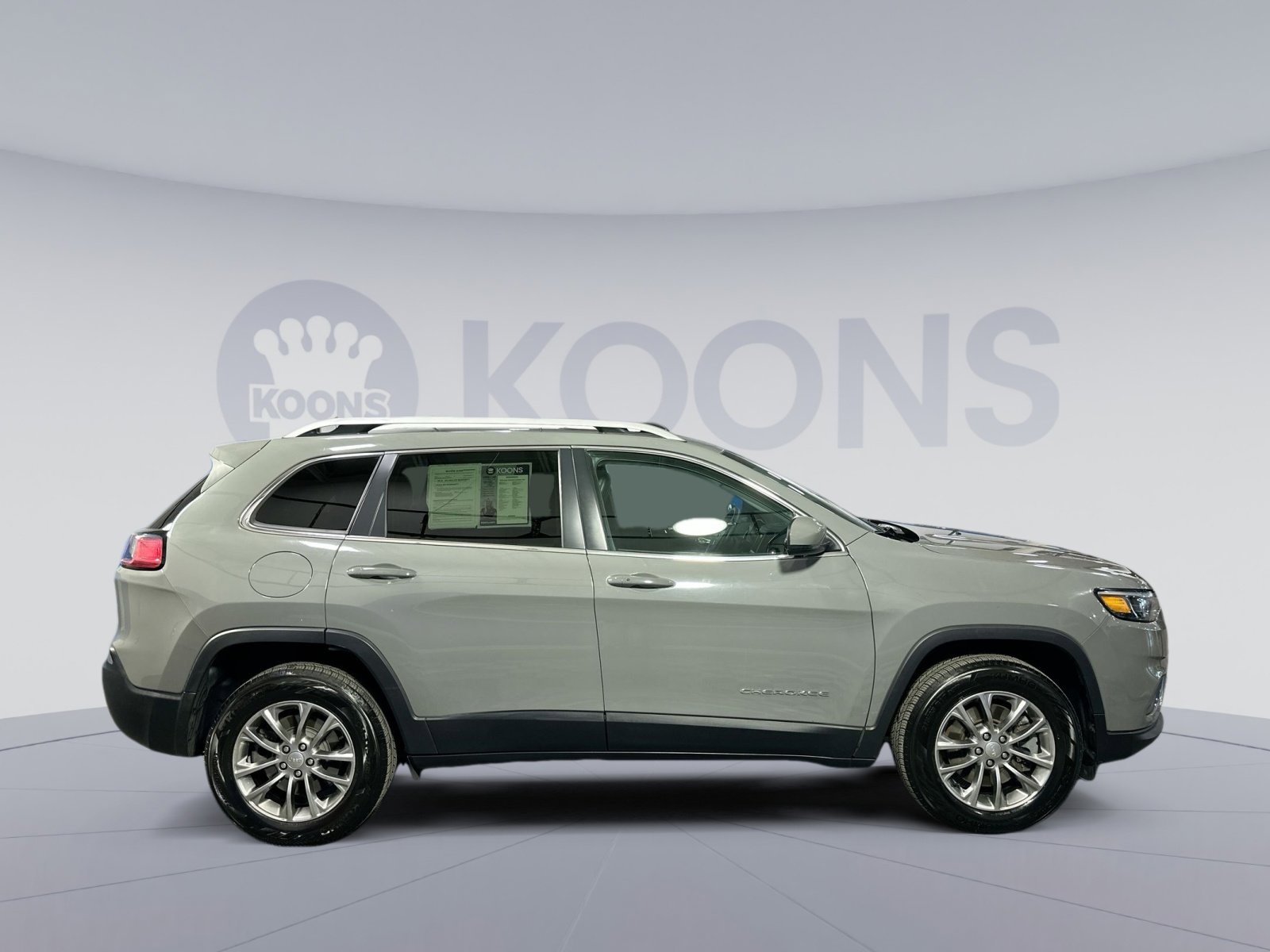 Used 2019 Jeep Cherokee Latitude Plus w/ Comfort/Convenience Group image 8