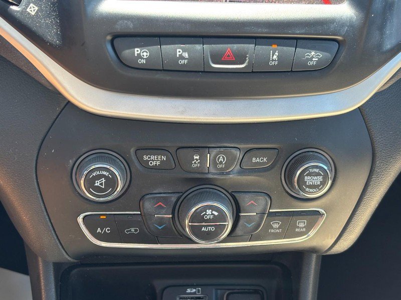 Used 2017 Jeep Cherokee Limited w/ Technology Group FWD image 23