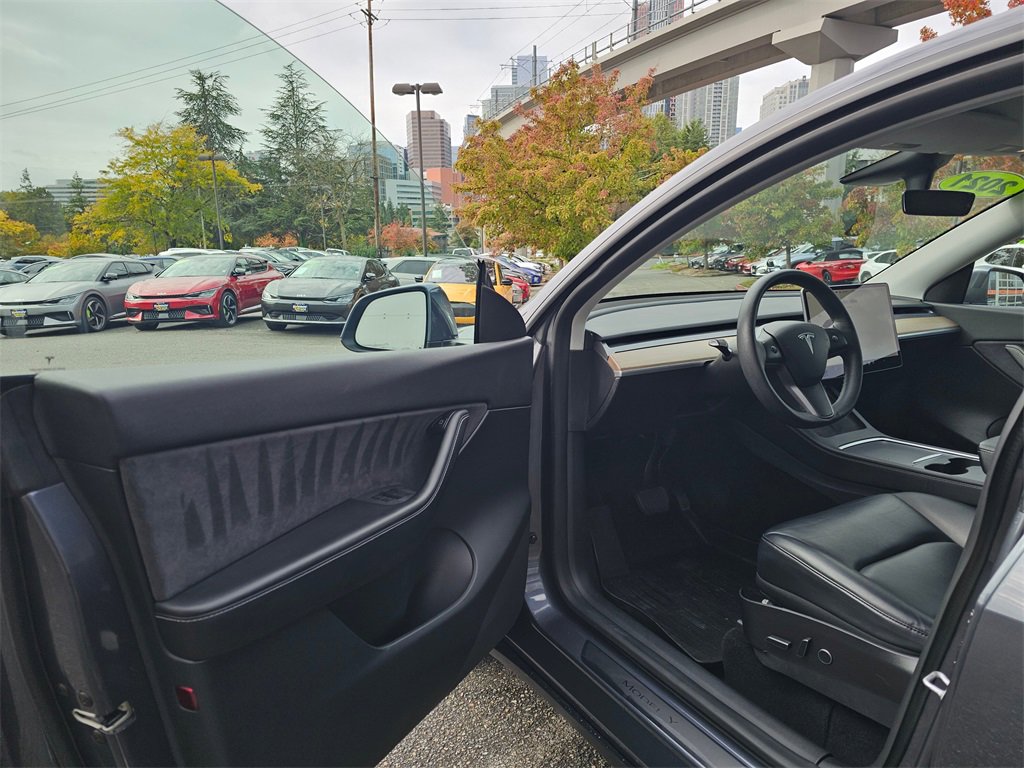 Used 2021 Tesla Model Y Long Range image 26