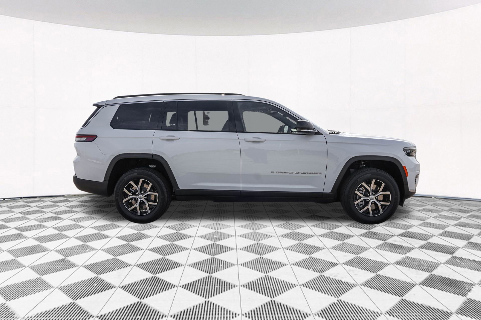 New 2025 Jeep Grand Cherokee L Limited image 8