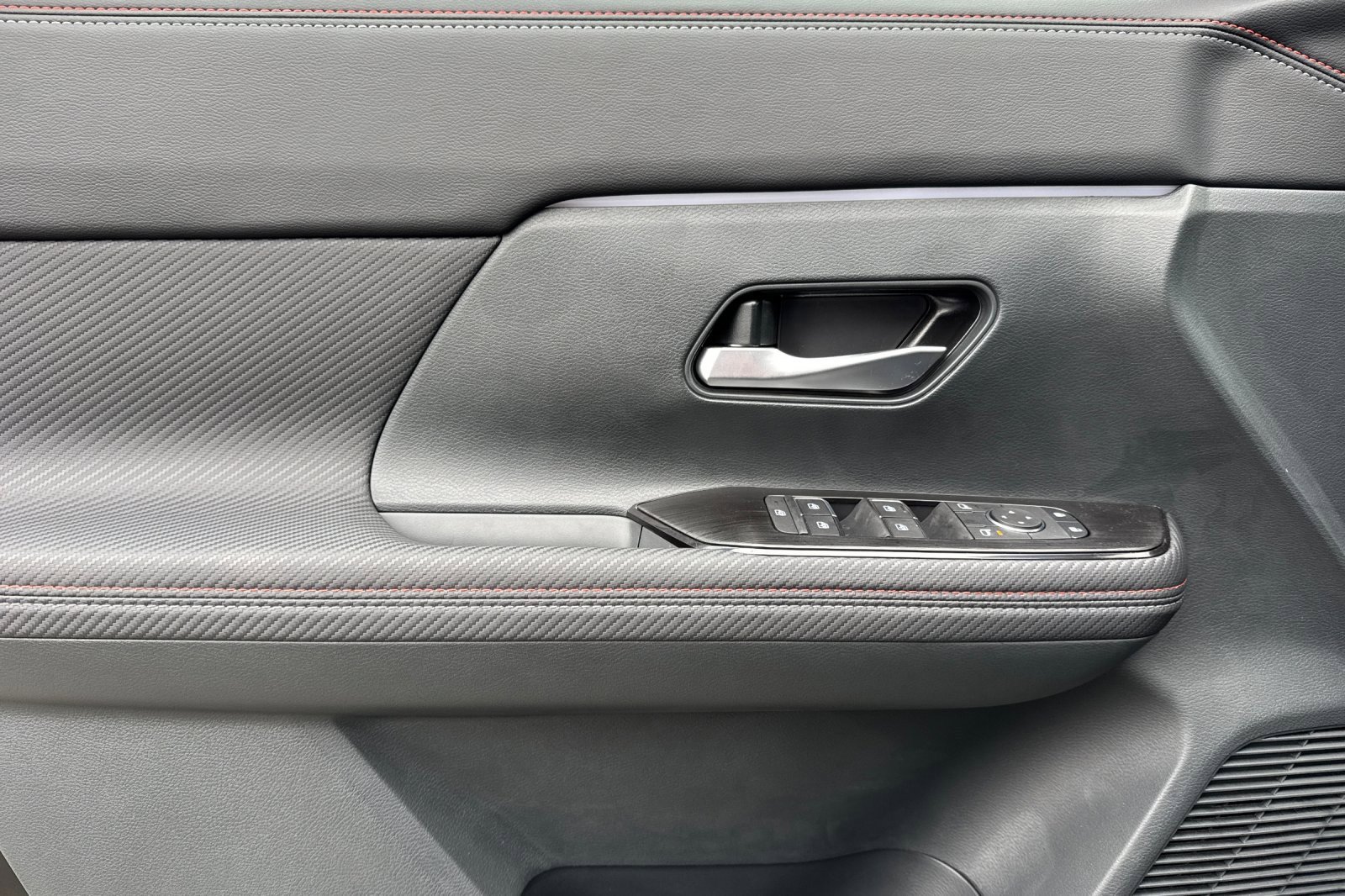 New 2026 Nissan Kicks SR w/ SR Premium Package image 8