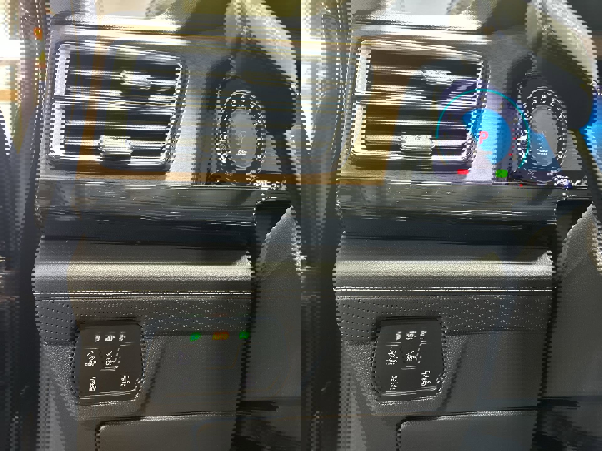 Used 2025 Volkswagen Atlas SE image 19