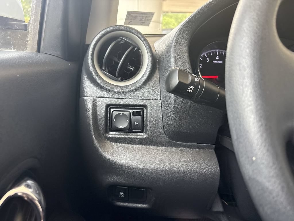 Used 2013 Nissan Versa FWD image 16
