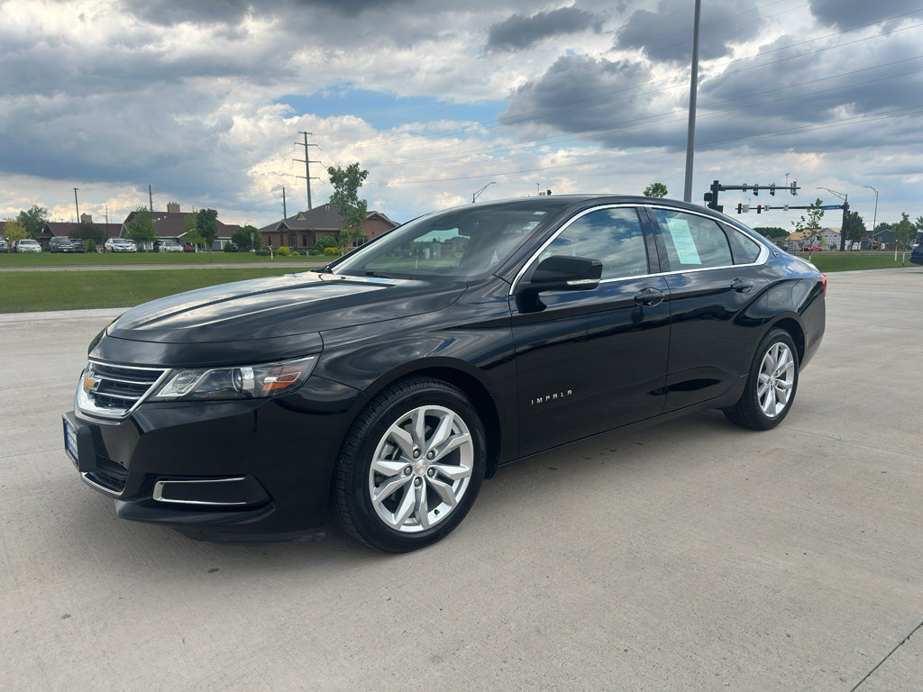 Used 2017 Chevrolet Impala LT w/ Leather Package FWD image 2