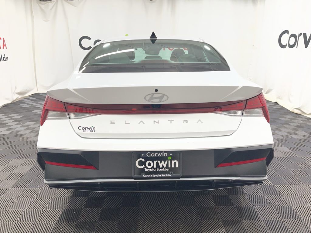 Used 2025 Hyundai Elantra SEL image 5