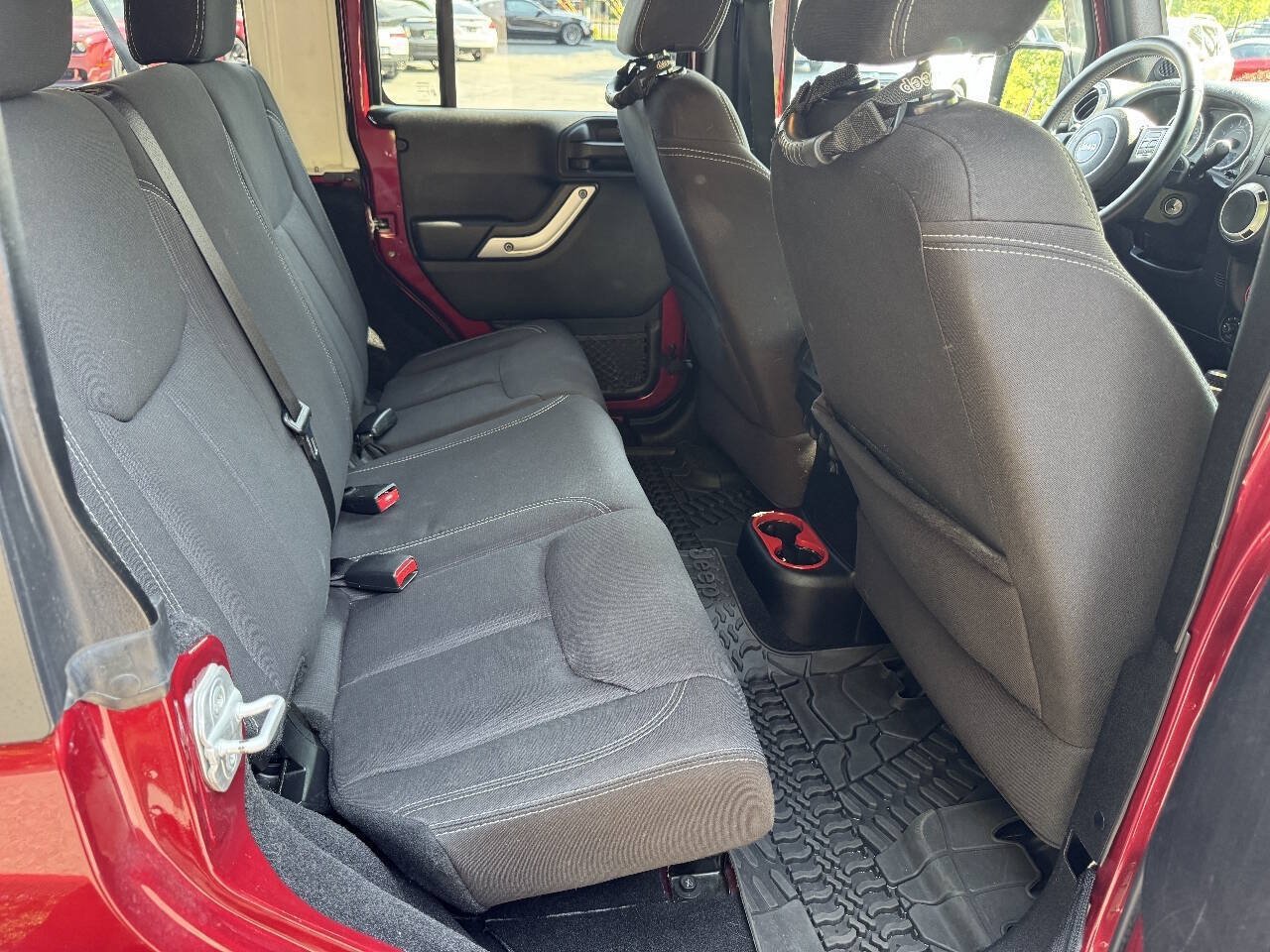 Used 2013 Jeep Wrangler Unlimited Sahara w/ Connectivity Group AWD/4WD image 11