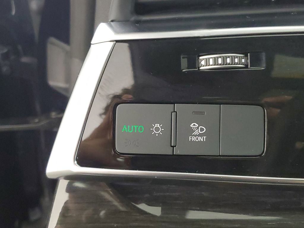 Used 2025 Audi Q8 Premium w/ Black Optic Package AWD/4WD image 31