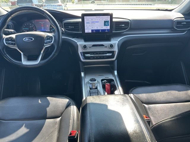 Used 2022 Ford Explorer XLT w/ Equipment Group 202A image 34