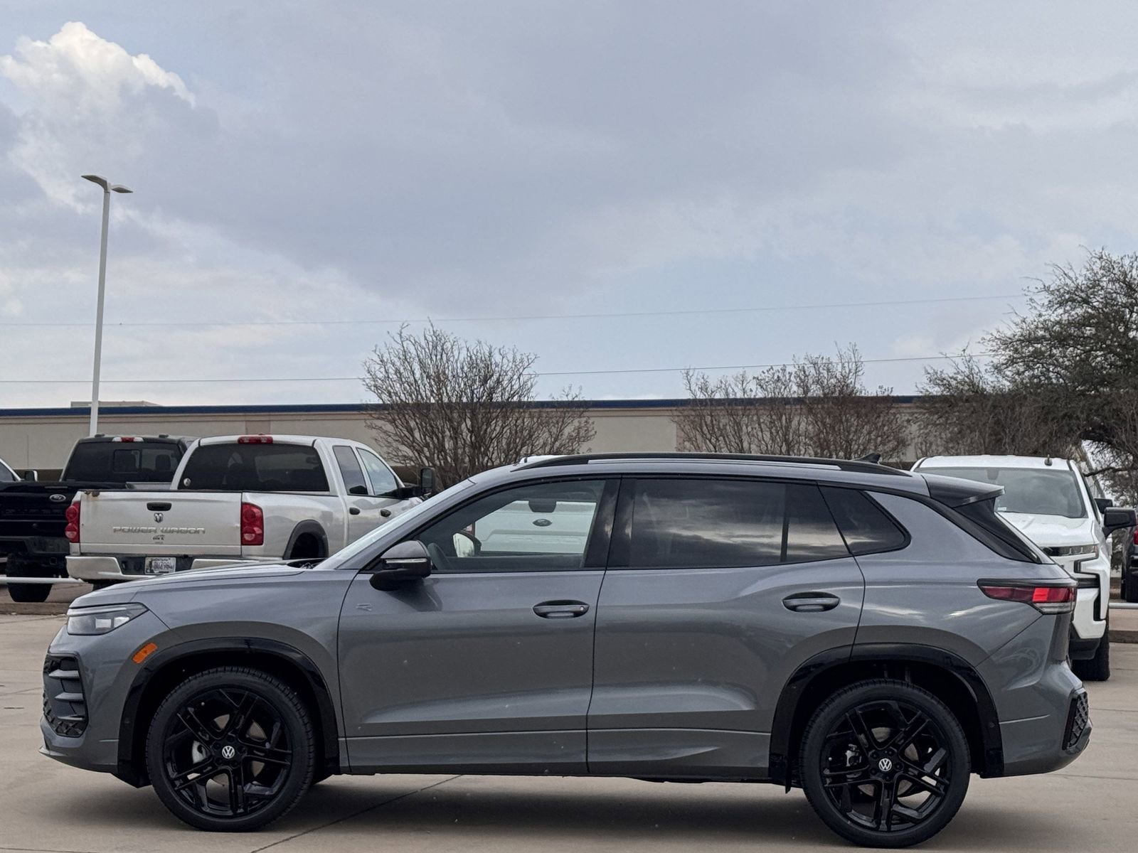 New 2026 Volkswagen Tiguan SE R-Line image 7