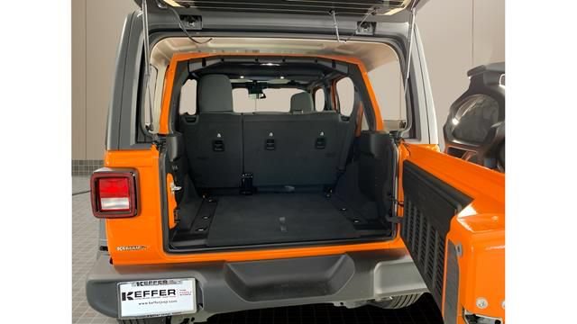 Used 2025 Jeep Wrangler Unlimited Sport AWD/4WD image 15
