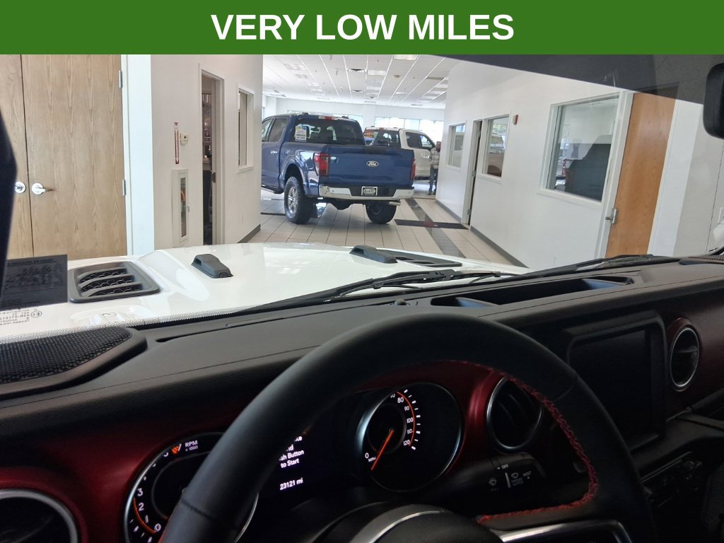 Used 2023 Jeep Gladiator Rubicon w/ Cold Weather Group AWD/4WD image 2