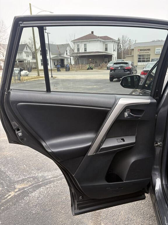 Used 2018 Toyota RAV4 XLE image 30