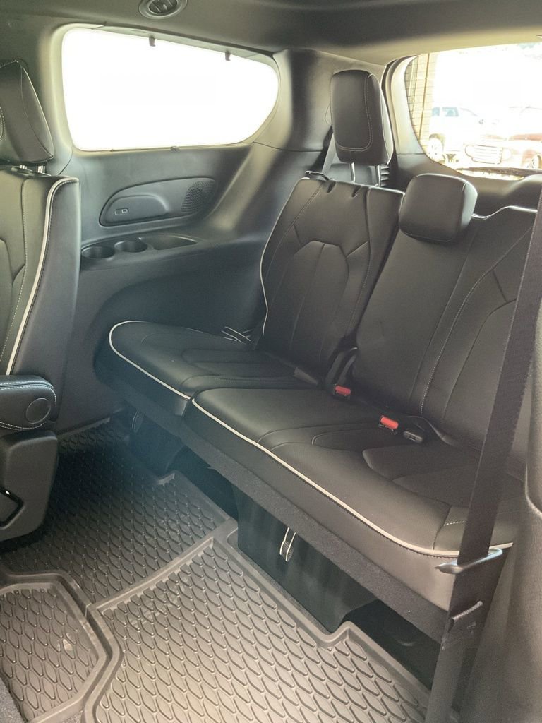 New 2025 Chrysler Pacifica Limited image 25