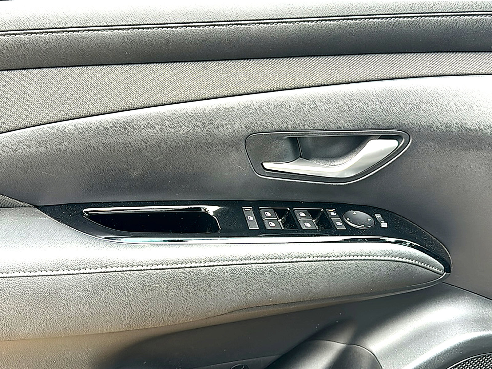 Used 2025 Hyundai Santa Cruz SEL FWD image 16