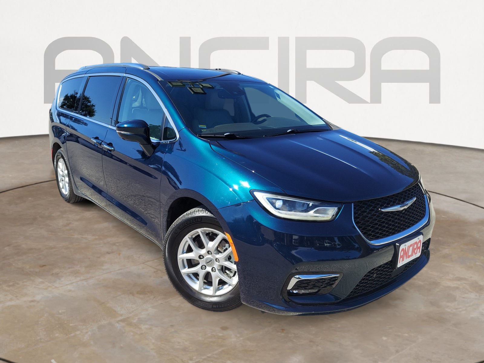 Used 2021 Chrysler Pacifica Touring-L w/ Uconnect Theater Family Group FWD image 4