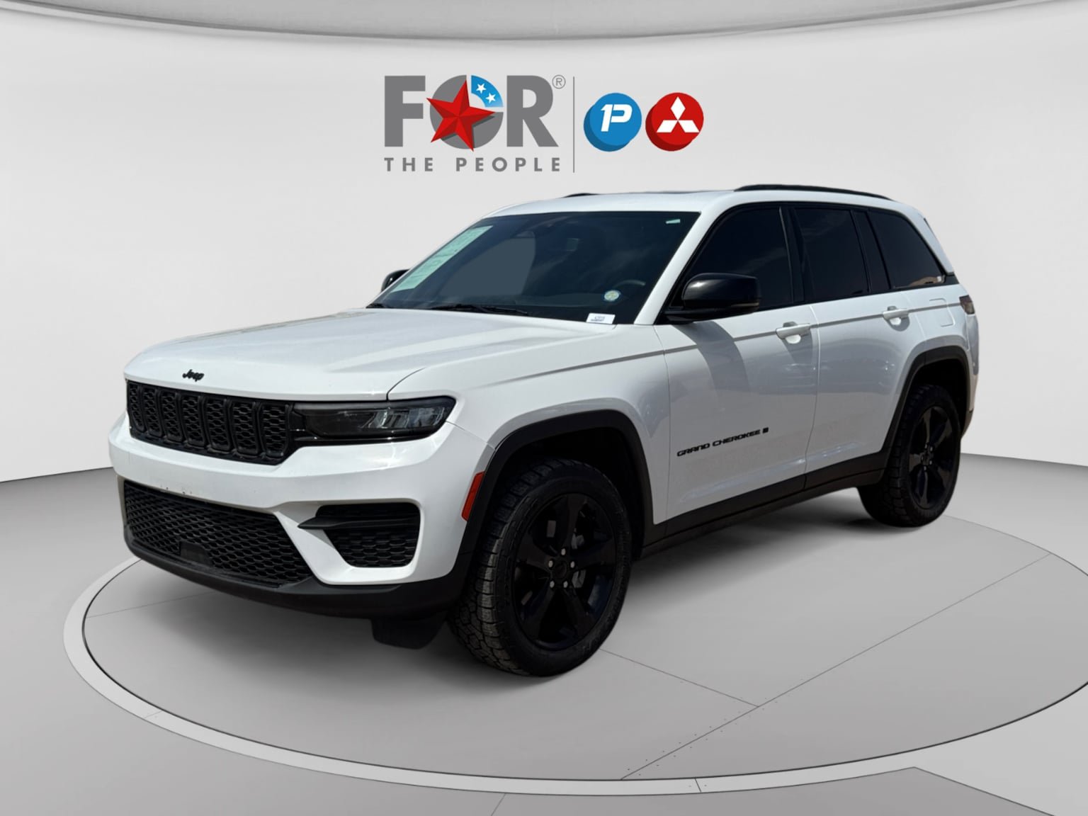 Used 2023 Jeep Grand Cherokee Altitude RWD image 1