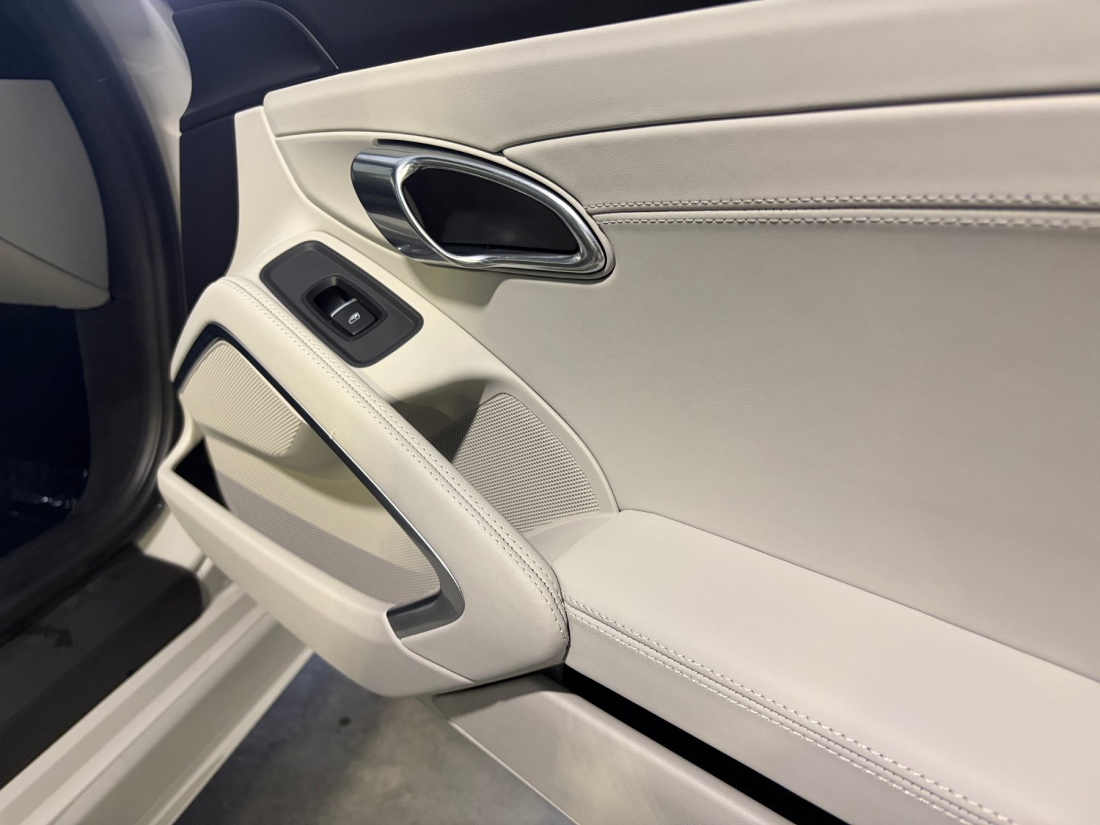 Certified 2024 Porsche 718 Cayman RWD image 26
