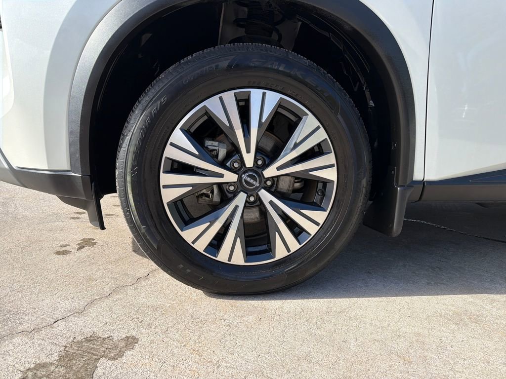 Used 2023 Nissan Rogue SV w/ SV Premium B Package image 12