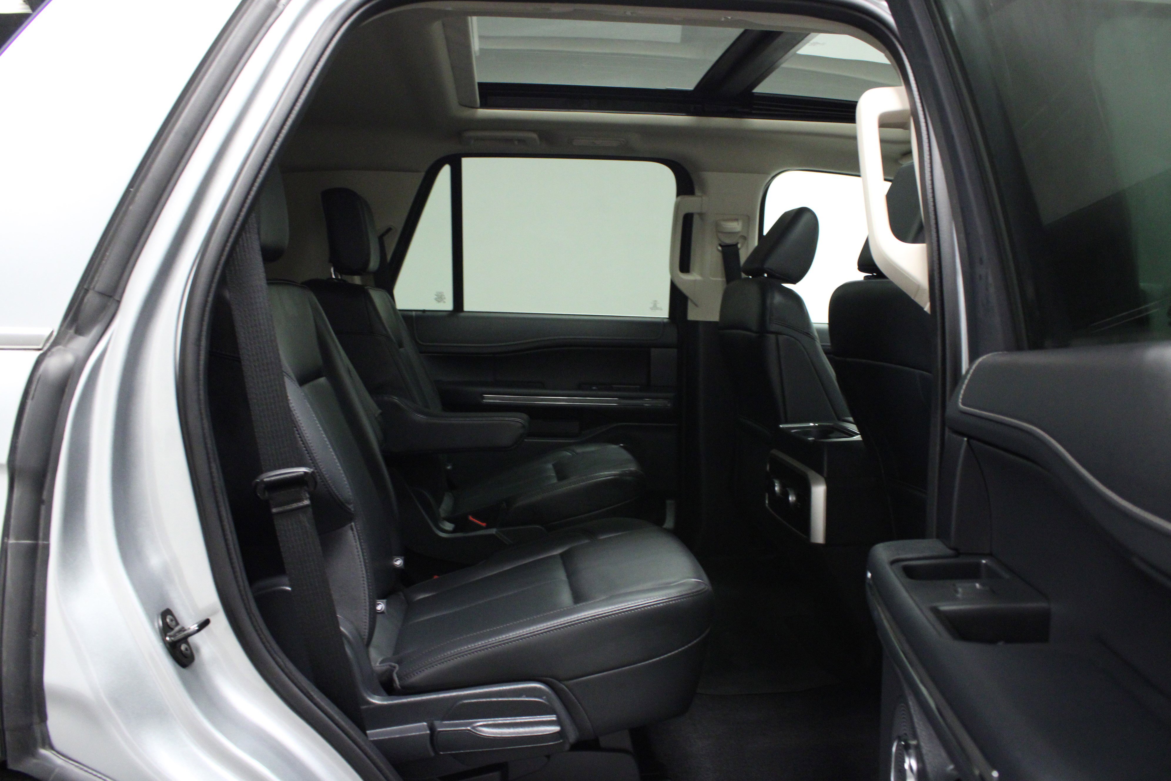 Used 2024 Ford Expedition XLT image 16