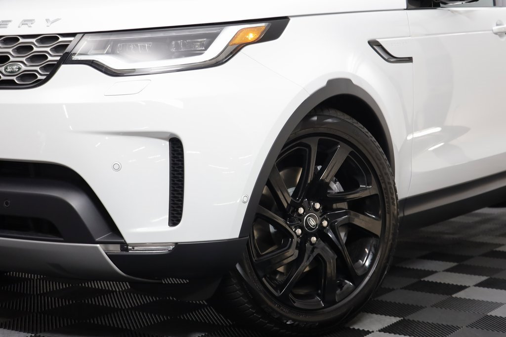 New 2025 Land Rover Discovery S image 2