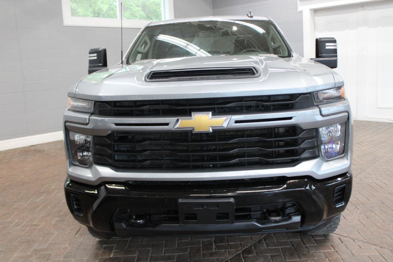 Used 2024 Chevrolet Silverado 2500 Custom w/ Custom Convenience Package AWD/4WD image 2