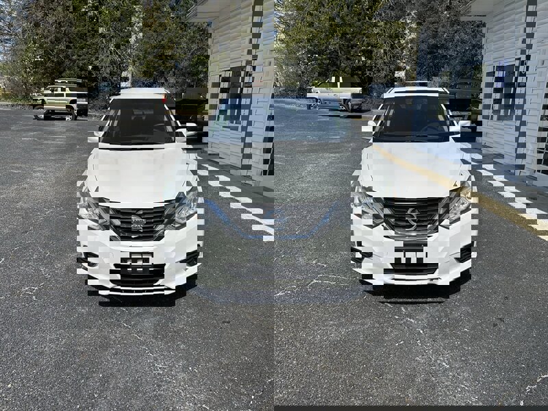 Used 2016 Nissan Altima 2.5 S w/ Power Driver Seat Package image 2