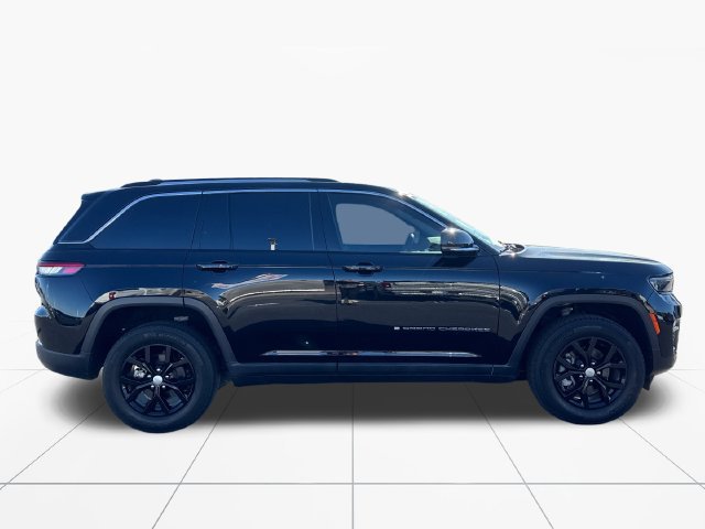 Used 2023 Jeep Grand Cherokee Limited AWD/4WD image 7