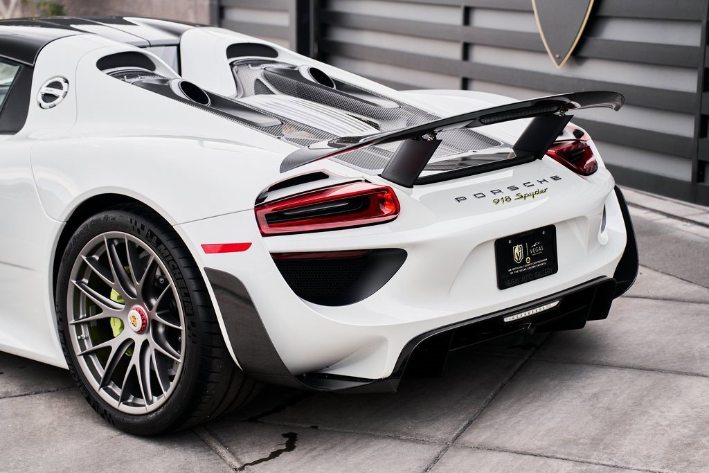 Used 2015 Porsche 918 Spyder w/Weissach Package image 18