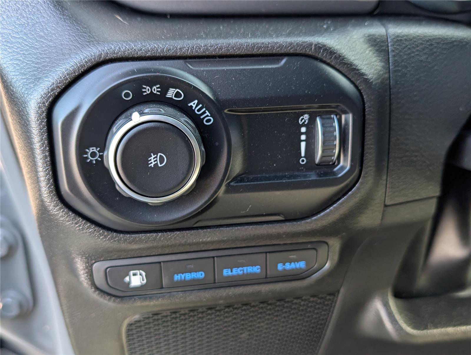 Used 2023 Jeep Wrangler Unlimited w/ Convenience Group image 20