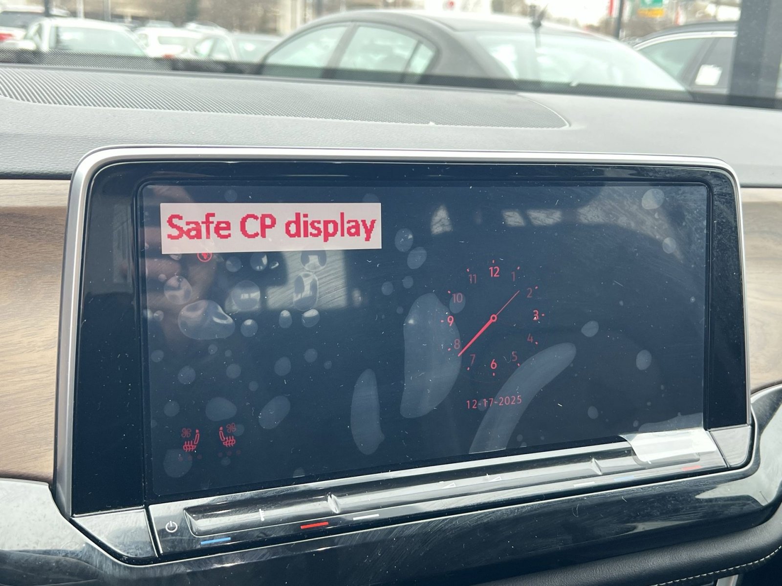 Used 2025 Volkswagen Atlas SE image 17