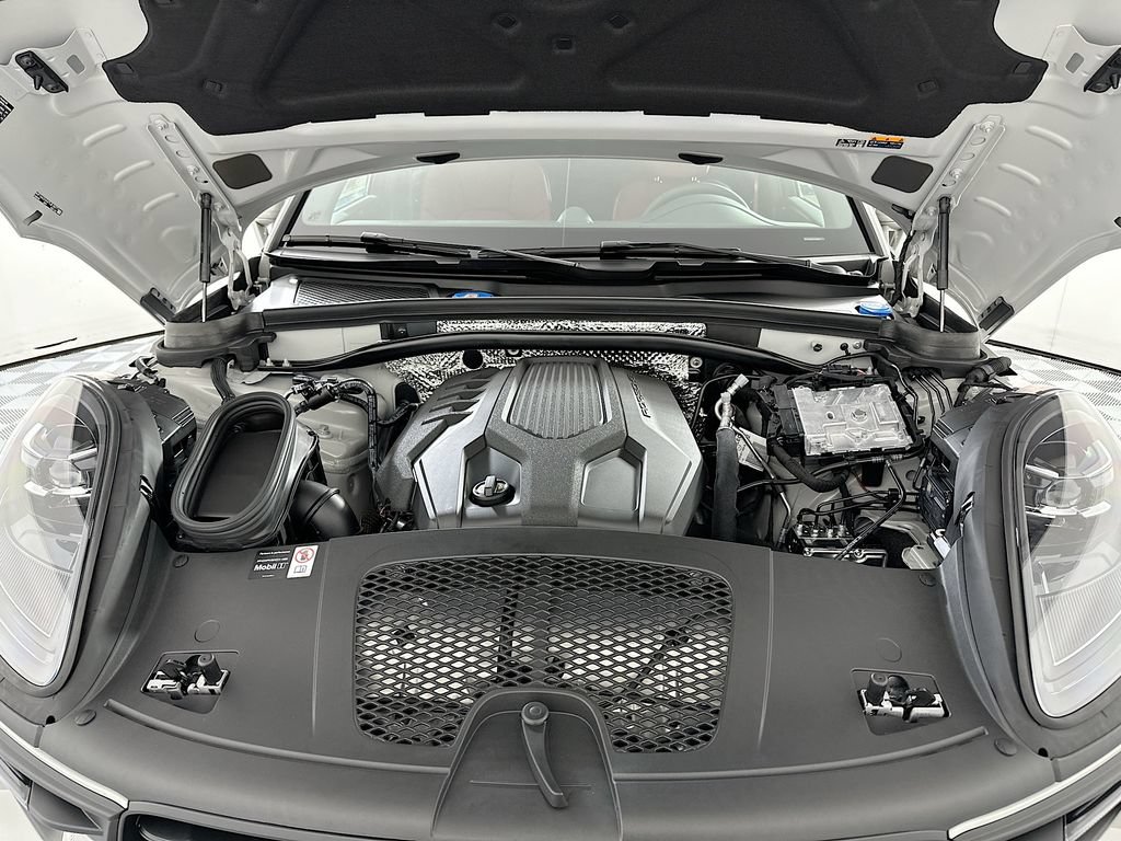 New 2026 Porsche Macan AWD/4WD image 32