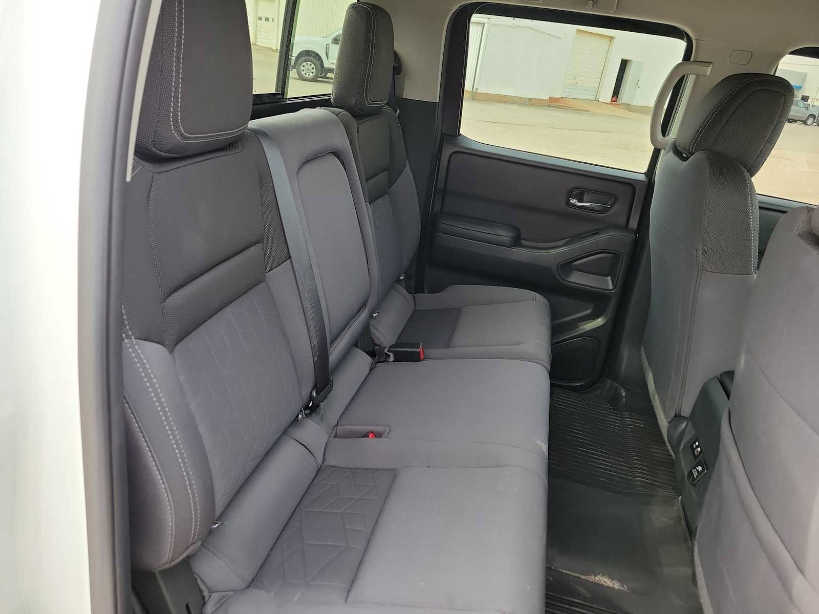 Used 2025 Nissan Frontier SV w/ SV Convenience Package AWD/4WD image 17