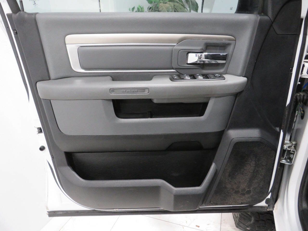 Used 2015 RAM 2500 SLT w/ Luxury Group image 30