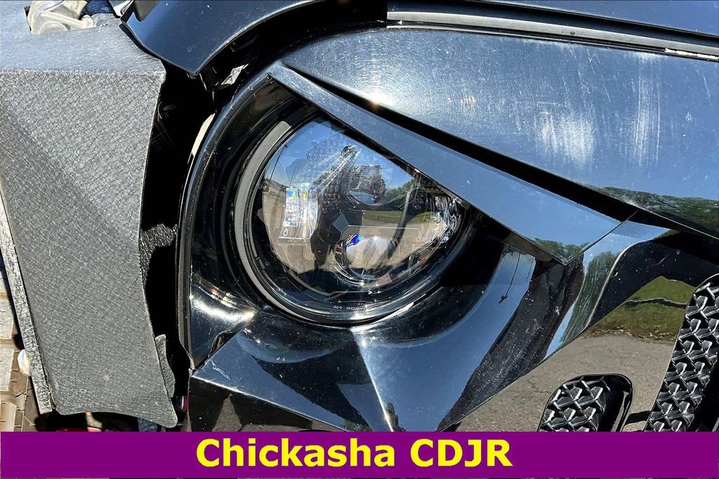 Used 2016 Jeep Wrangler Unlimited Rubicon w/ Connectivity Group image 27