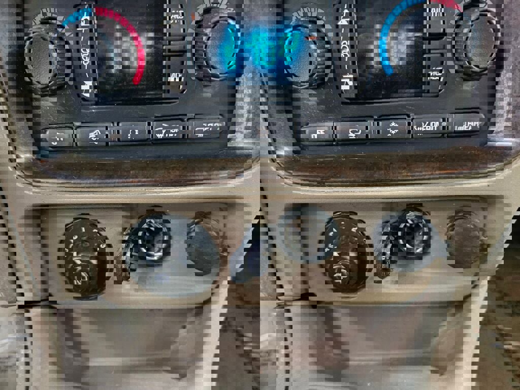 Used 2004 Buick Rainier CXL image 15