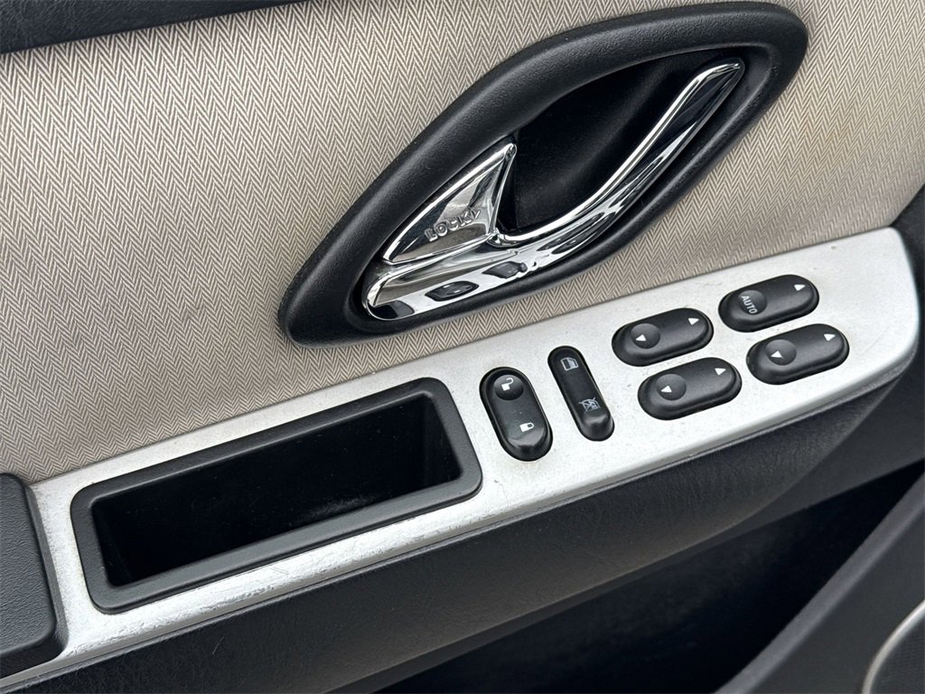 Used 2007 Mercury Mariner Convenience image 15