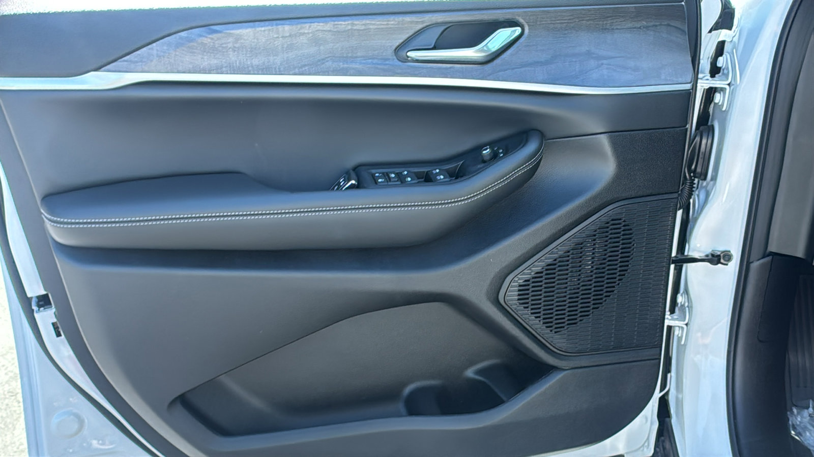 New 2026 Jeep Grand Cherokee Altitude RWD image 21