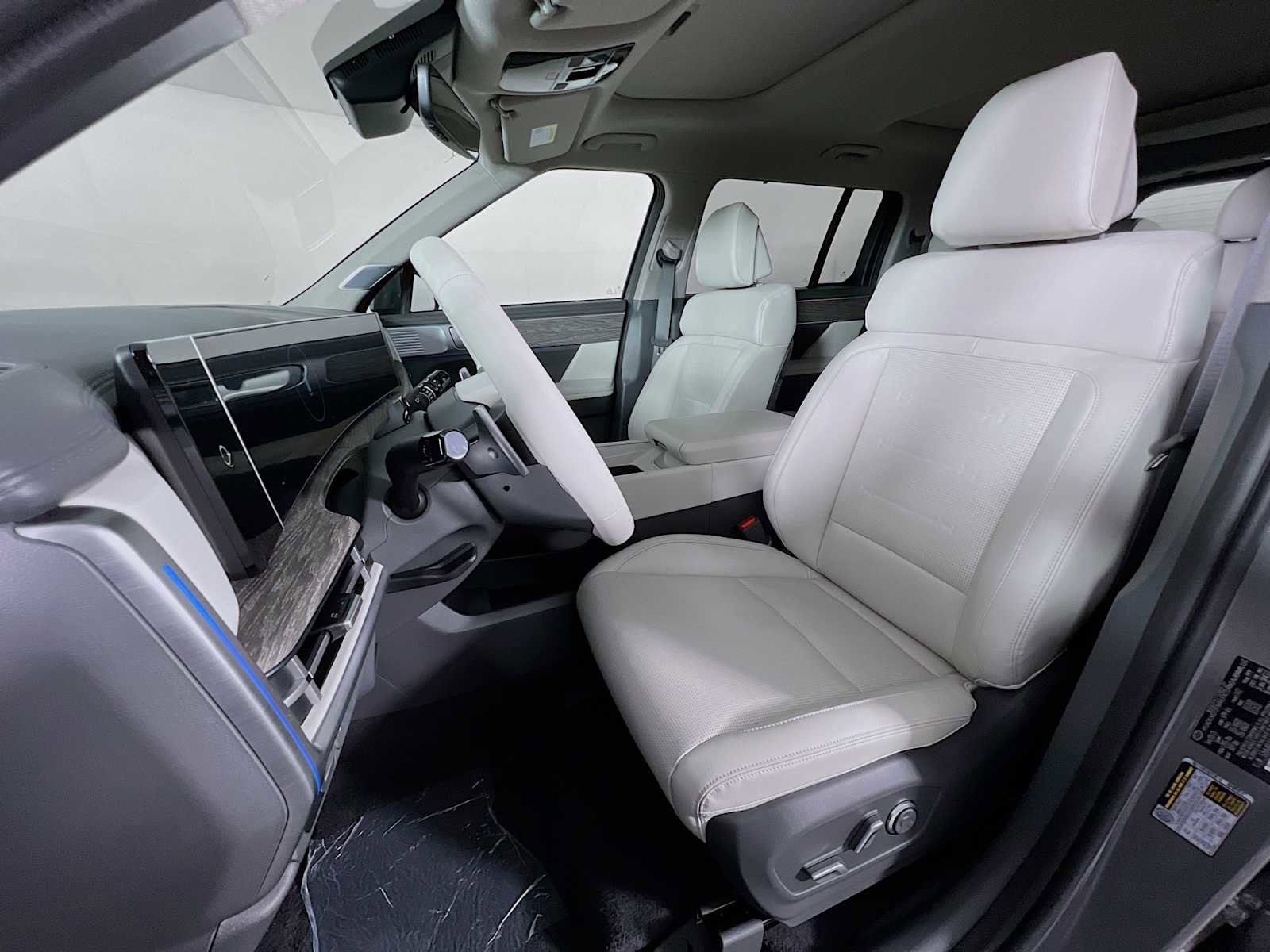 Used 2025 Hyundai Santa Fe Limited image 13