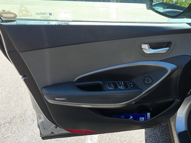 Used 2017 Hyundai Santa Fe SE FWD image 11