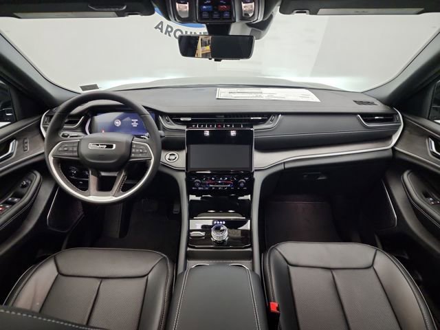 New 2025 Jeep Grand Cherokee Limited w/ Luxury Tech Group II image 18