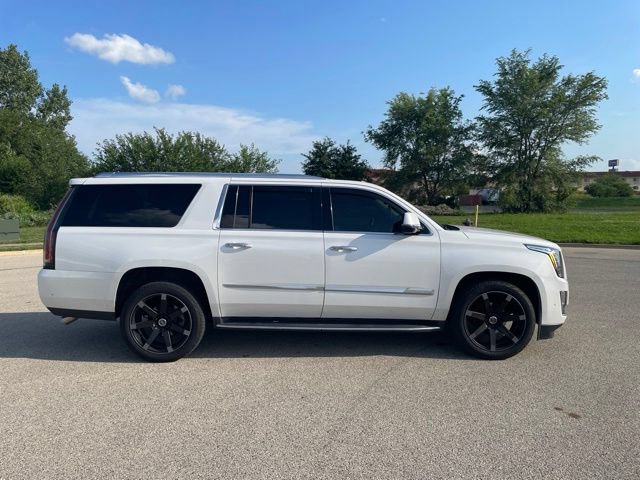 Used 2018 Cadillac Escalade ESV Luxury AWD/4WD image 2