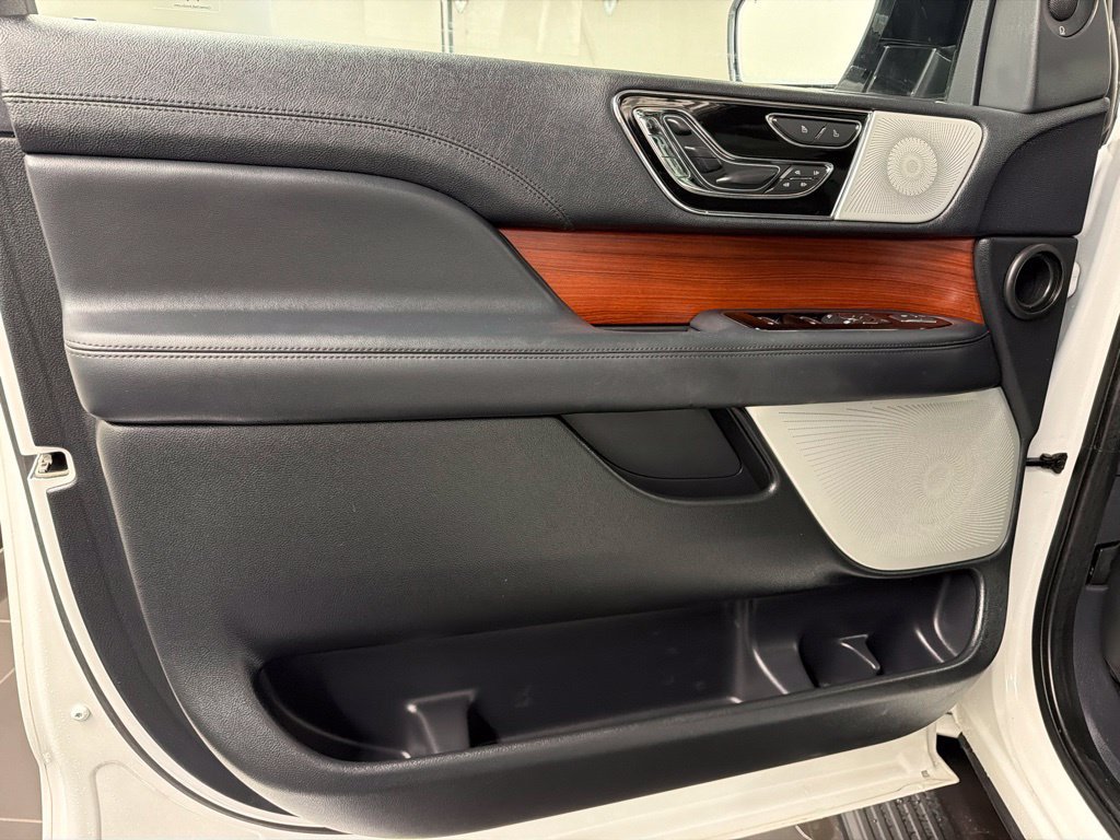 Used 2022 Lincoln Navigator Reserve w/ Equipment Group 201A AWD/4WD image 28