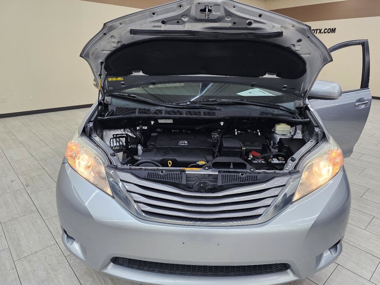 Used 2015 Toyota Sienna XLE w/ XLE Navigation Package FWD image 45